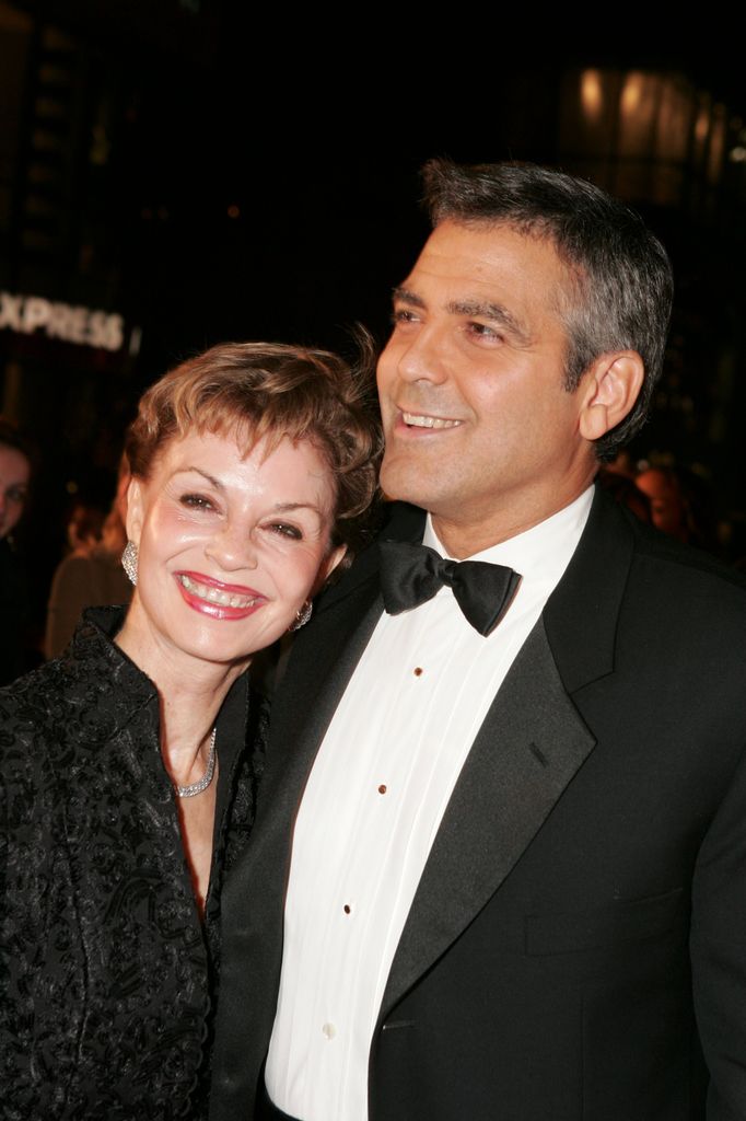 George Clooney con su madre, Nina