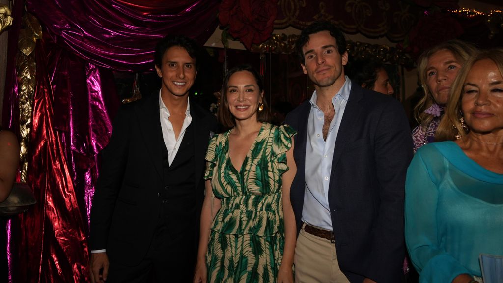 Roca Rey, con Tamara Falcó e Íñigo Onieva