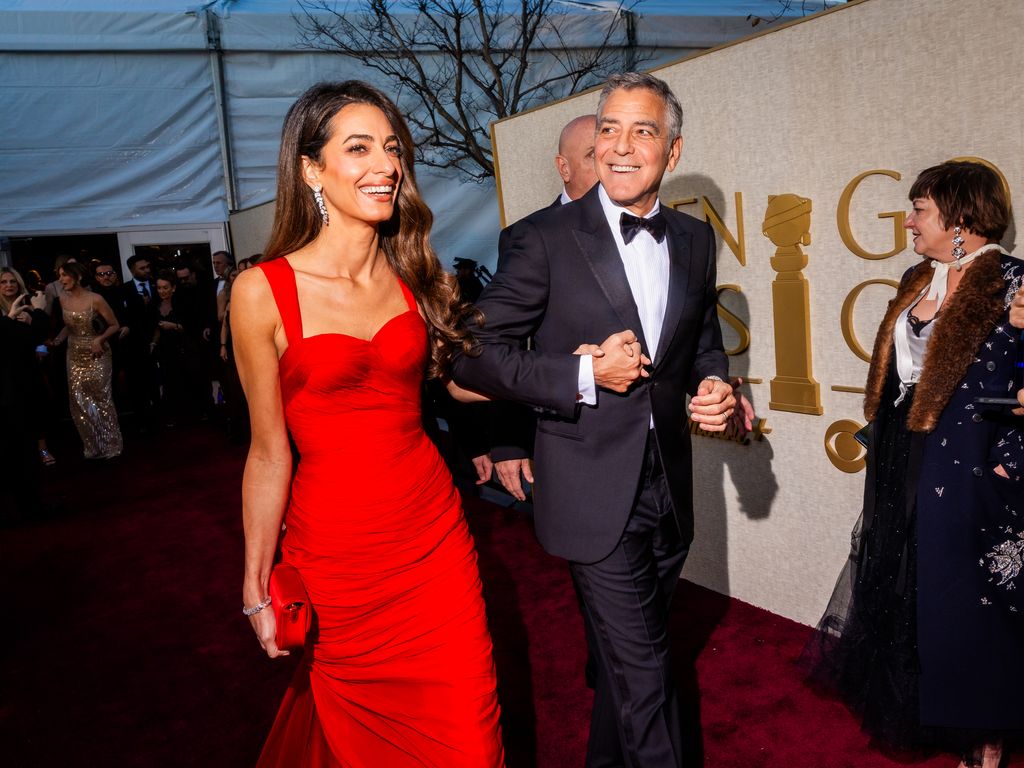 Amal y George Clooney arrasaron sobre la alfombra roja de los premios del cine y la televisión. 