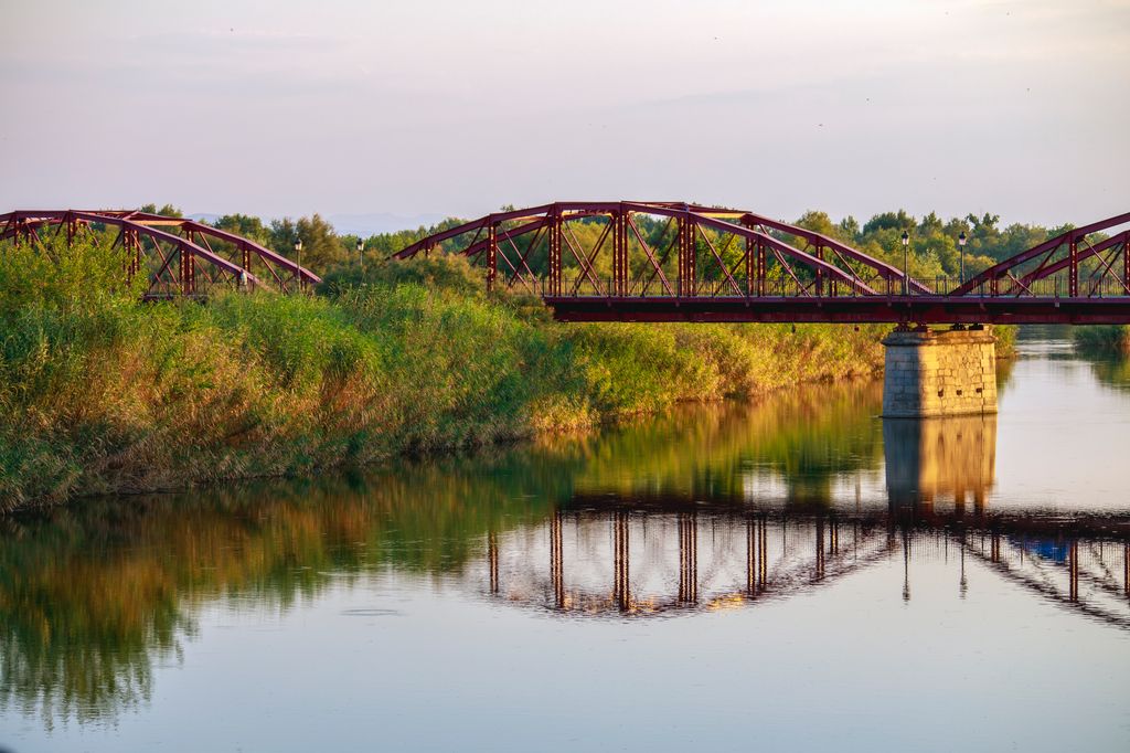 Puente de la Reina Sofía sobre el río Tajo en la ciudad de Talavera de la Reina, Toledo,