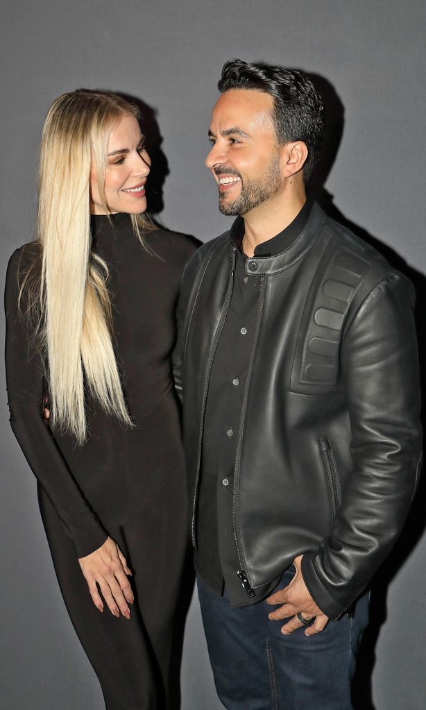 Luis Fonsi OK HOLA