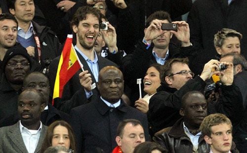 Pau Gasol siguió la final del Mundial desde el estadio de Johannesburgo acompañado por su novia, Silvia López