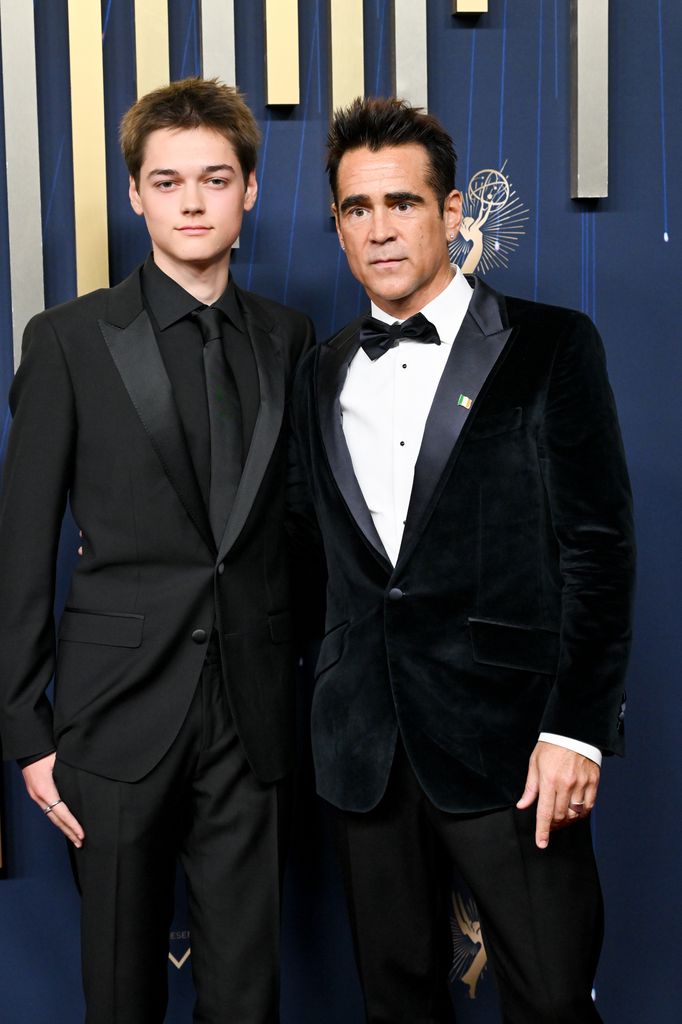 Colin Farrell y su hijo Henry en los premios Emmy 2025