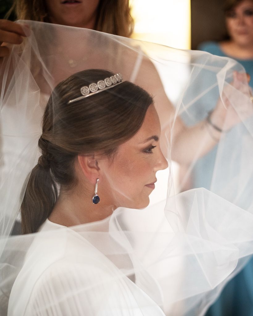 Tiaras de novia en alquiler y diademas santamariajoyeros