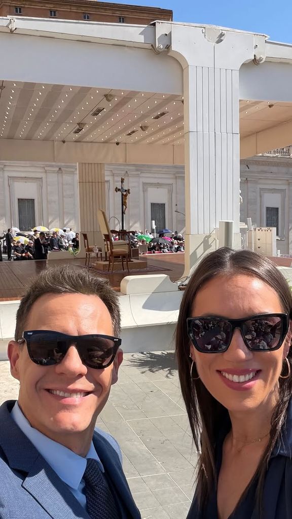 Christian Gálvez y Patricia Pardo en Roma con el papa León XIV