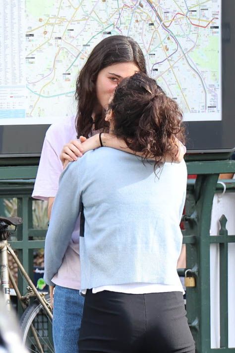 Rosalía y Loli Bahia derrocharon miel en calles de París.