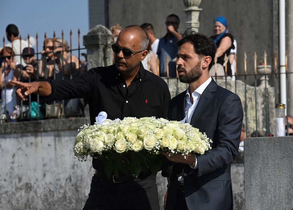 Bernardo Silva (D) llega al funeral de Diogo Jota en Gondomar, Portugal   