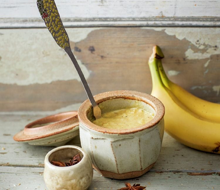 Crema de plátano con curry, cardamomo y anís