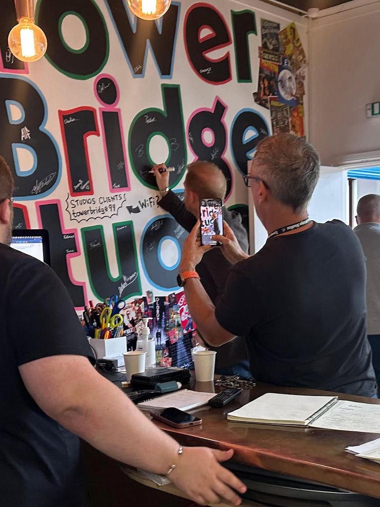 El príncipe Harry en los Tower Bridge Studios de Londres