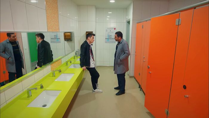 'Hermanos': Mientras Sarp habla con Sali sobre la encerrona que le han hecho a Orhan, Elif los escucha