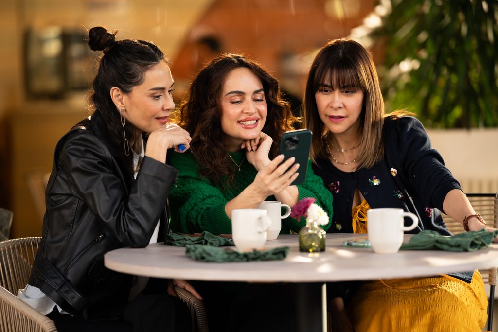 Ana de la Reguera con Epy Vélez y Patricia Garza.