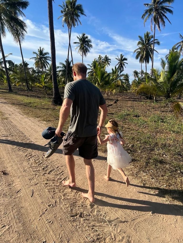 El príncipe Harry en su lado más paternal junto a su hija Lilibet Diana