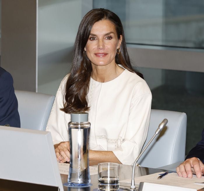 Reina Letizia Massimo Dutti vestido blanco