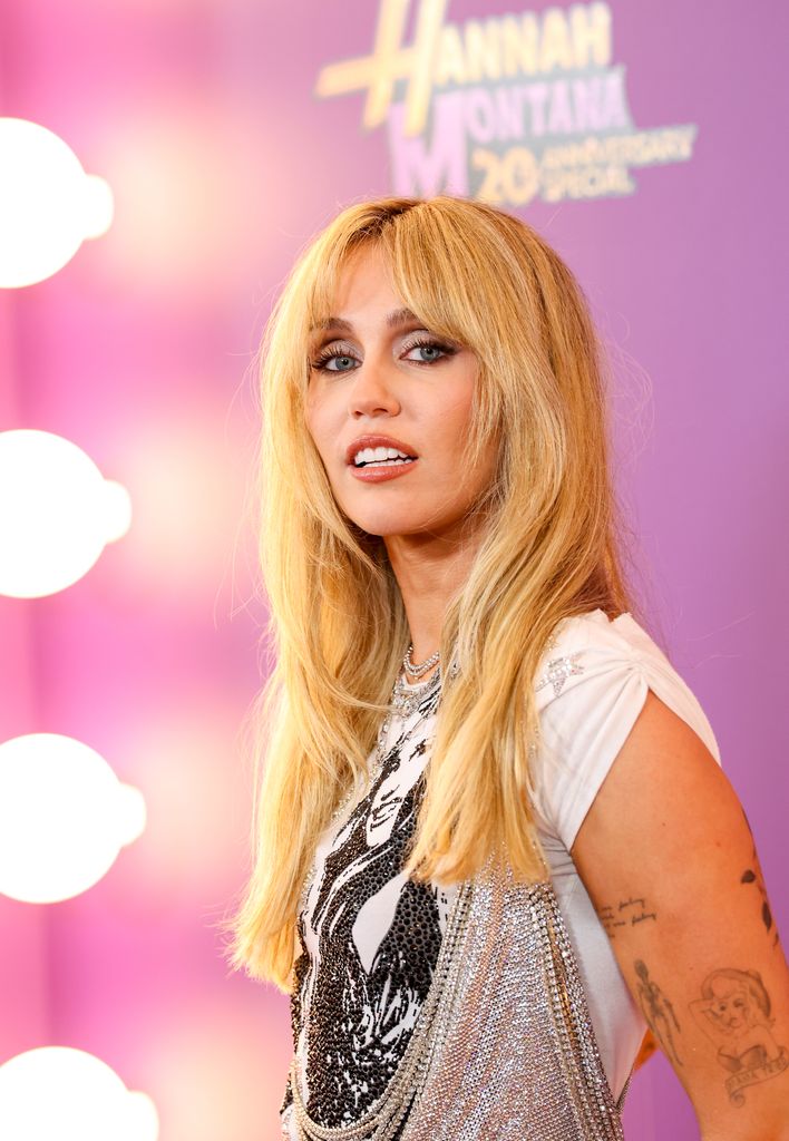 Miley Cyrus en el estreno de "Especial 20 aniversario de Hannah Montana"
