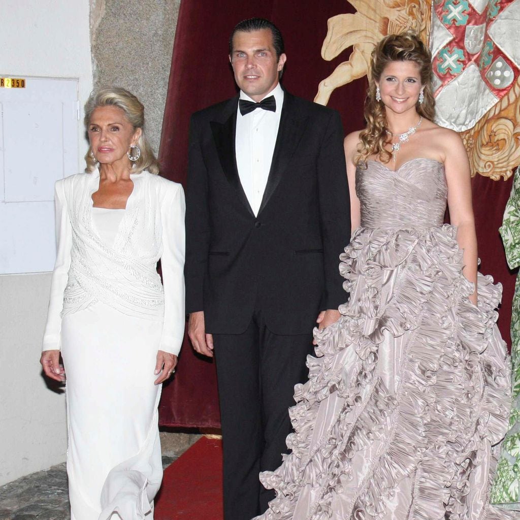 Carlos Felipe de Orléans, junto a su madre, Beatriz de Orléans, y su ex mujer, Diana de Cadaval