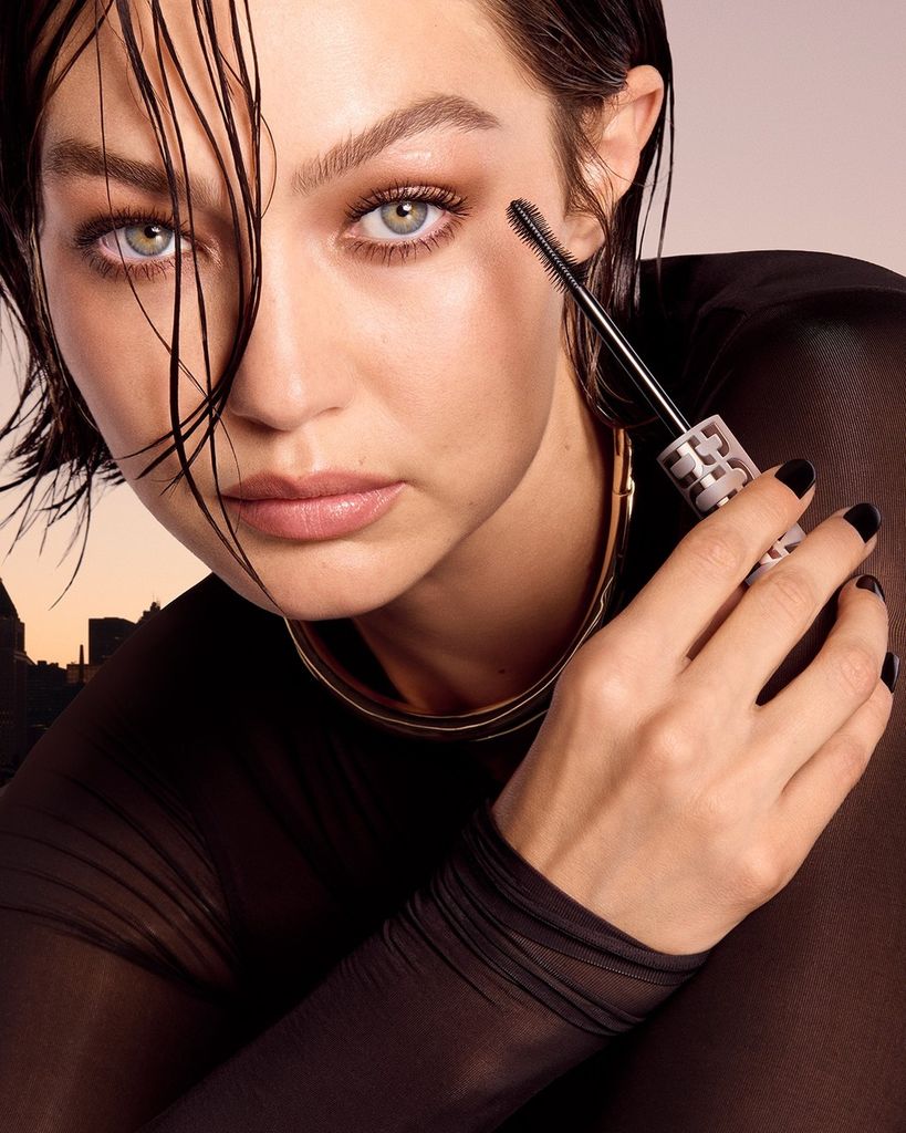 Gigi Hadid morena para Maybelline
