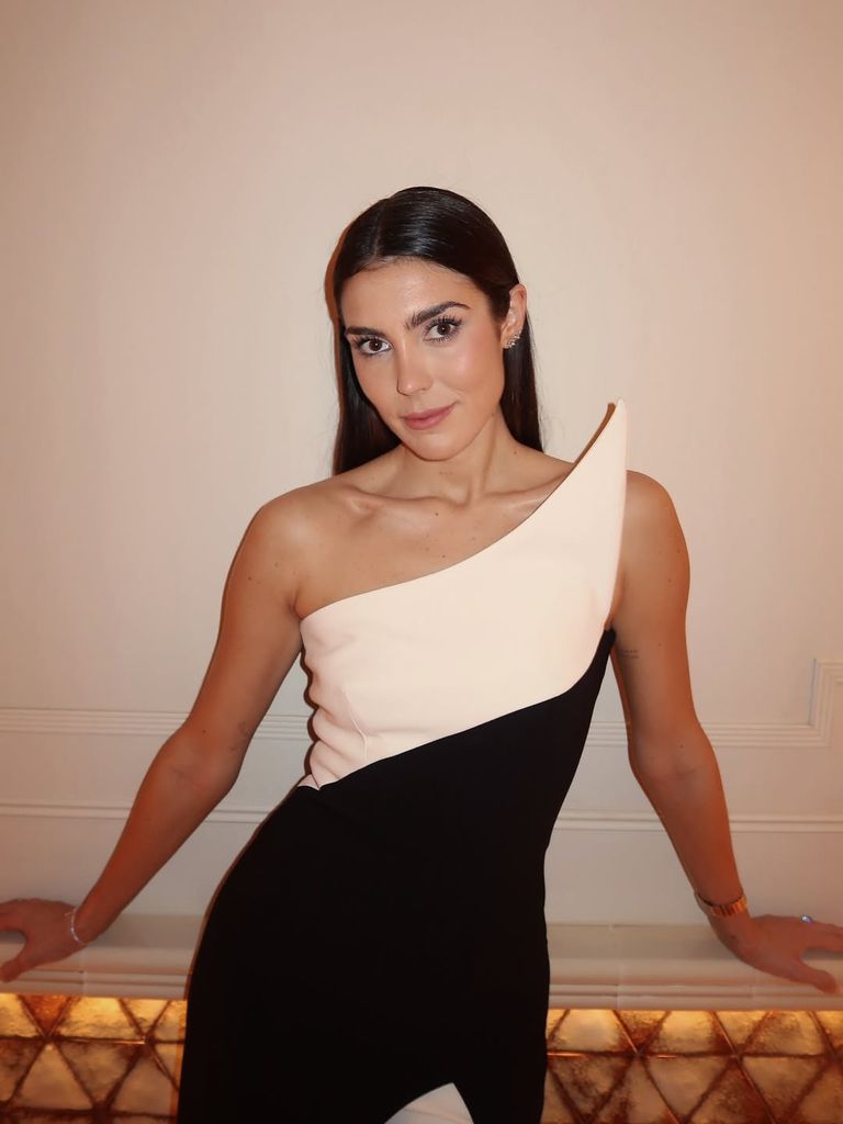 Anna Ferrer Padilla recibe un premio en SIMOF Sevilla.