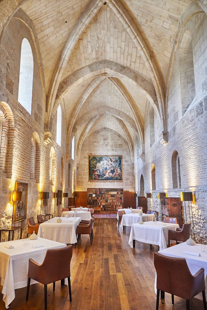 Refectorio es el nombre del restaurante con estrella Michelin de Abadía Retuerta, de cuya cocina se encarga el chef Marc Segarra.