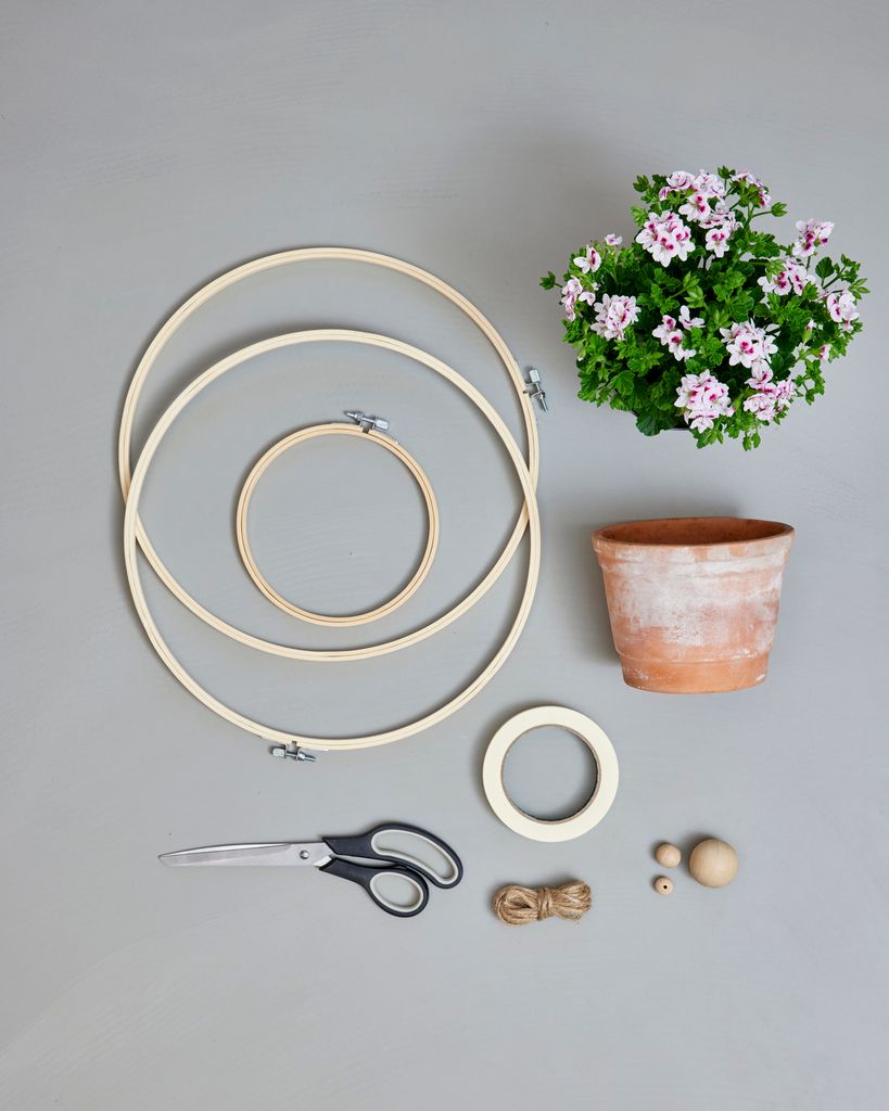 Materiales y herramientas de un portamacetas colgante DIY