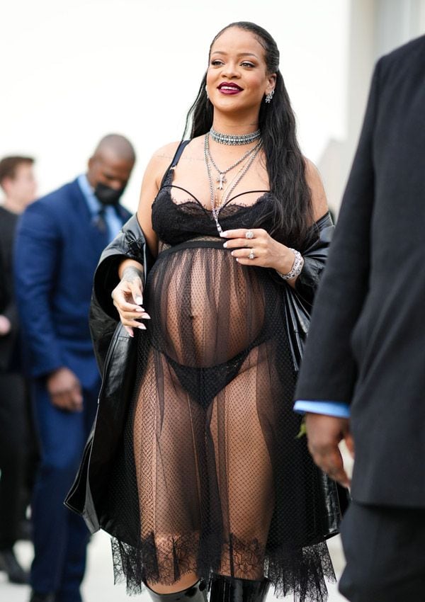 Rihanna en el desfile de Dior otoño-invierno 2022/2023