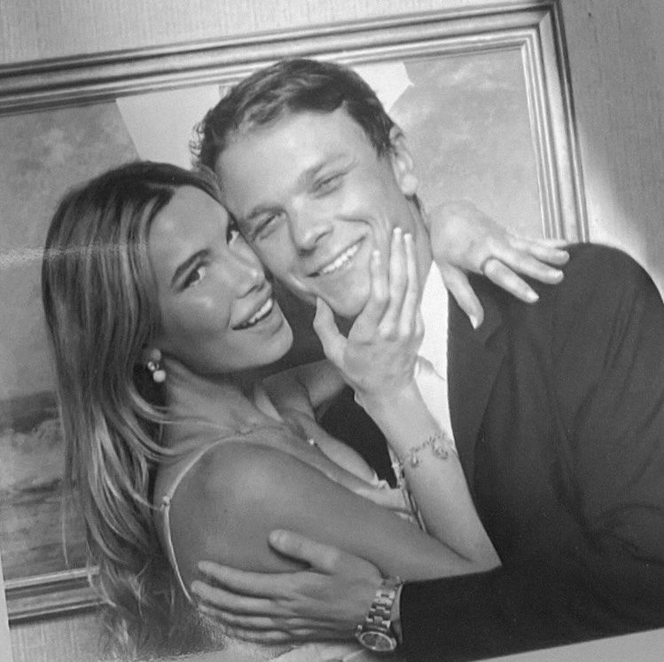 La feliz pareja se casó en un entorno idílico