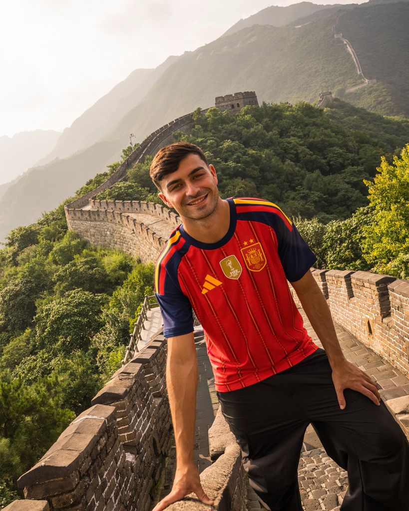 Pedri, en China