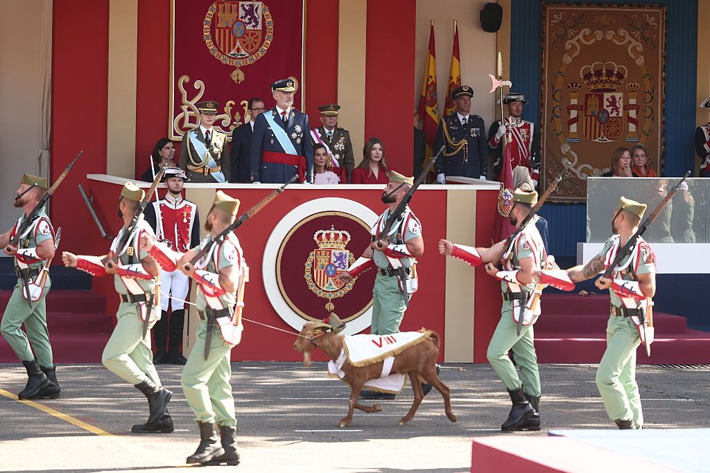 La Legión ha desfilado con Babieca, la cabra legionaria que debutaba este año