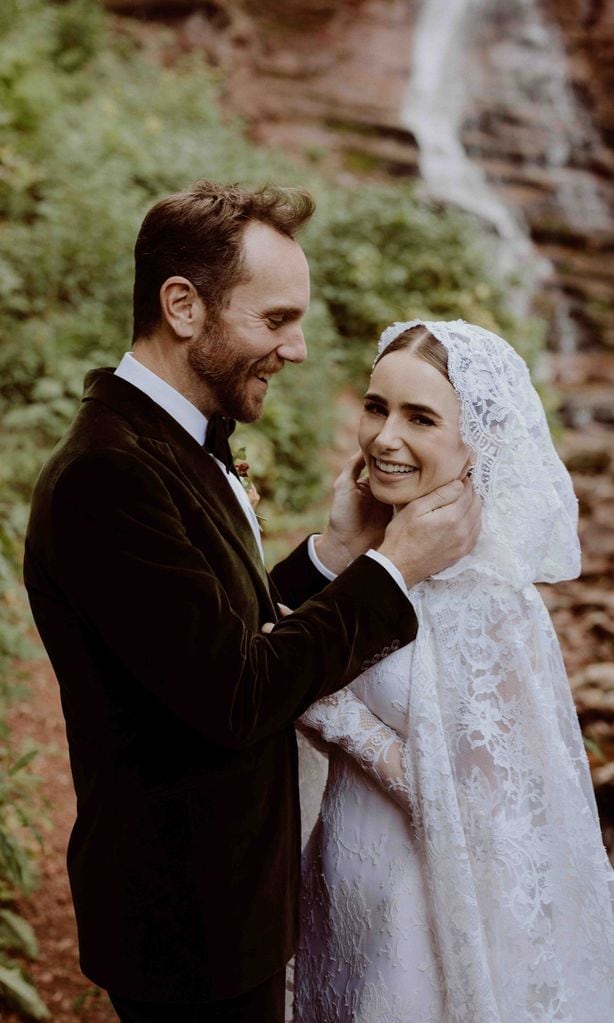 BODA LILY COLLINS