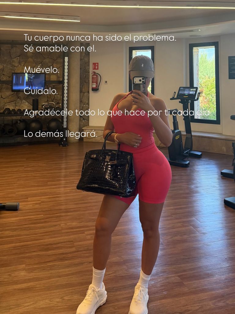 Su filosofía promueve una relación sana con la propia imagen donde la fuerza, la vitalidad y la confianza priman sobre los números de la báscula