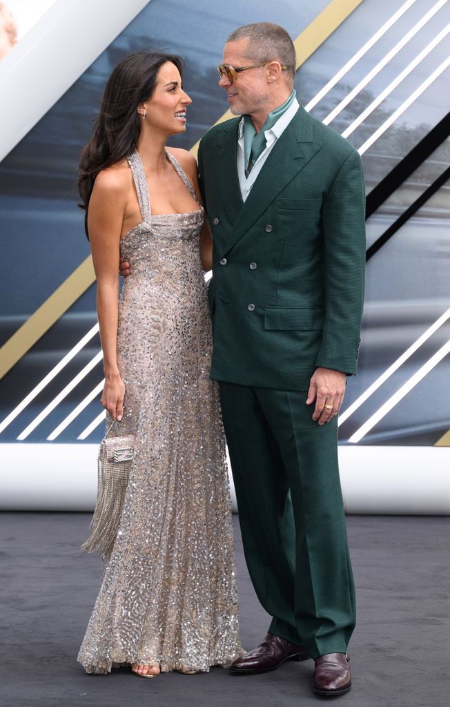 Brad Pitt y Inés de Ramon en el estreno de F1: La Película