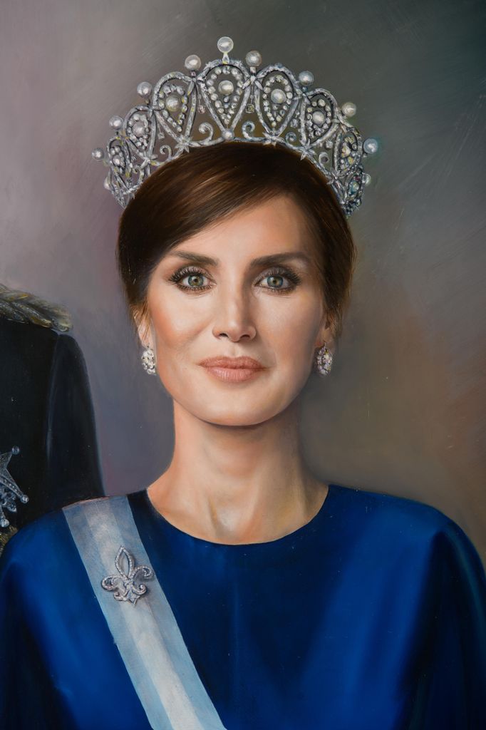 El retrato realizado por Alberto Rubio, que incluye la tiara María Cristina 