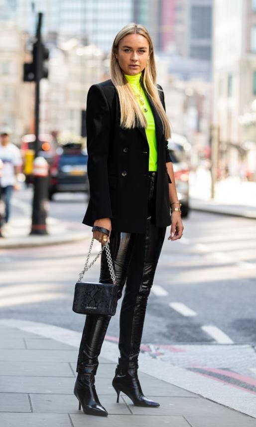 look de street style con skinny pants jackets y booties