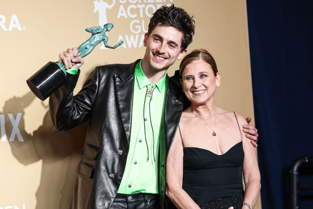 Timothee Chalamet con su madre, Nicole Flender 