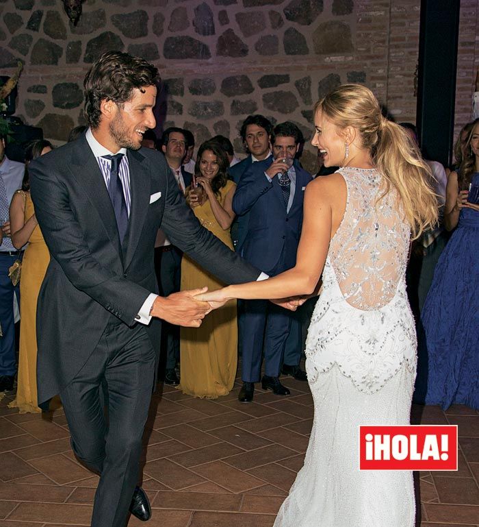 En el último programa, la modelo donó sus tres vestidos de novia por una buena causa. La decisión de Alba fue aplaudida por sus compañeras y también por Terelu Campos, invitada en el programa, que destacó la importancia de esta causa. “No es un dardo envenenado ni nada por el estilo”, puntualizó. "Yo he sido muy feliz dentro de estos vestidos y espero que ella y las personas que los lleven sean igual de felices", dijo
