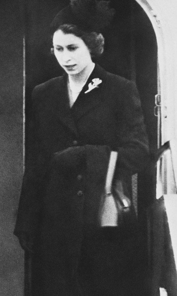 Isabel II HOLA PLUS