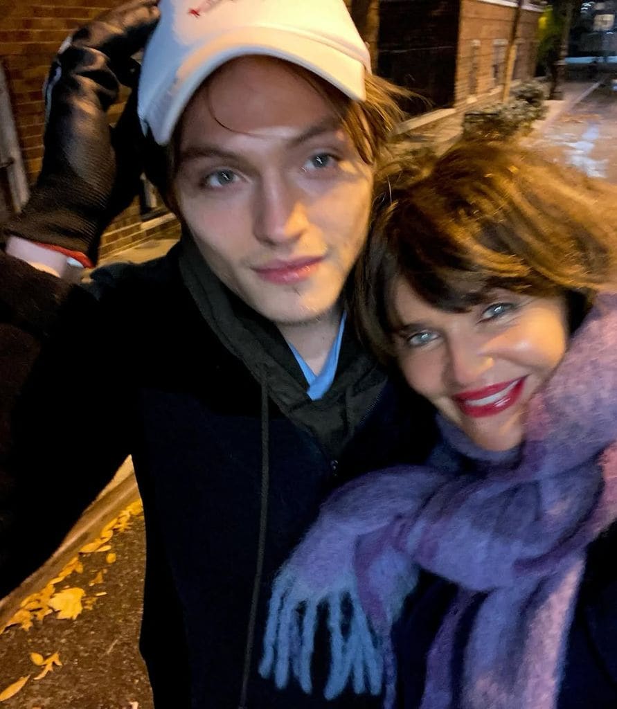 La modelo danesa Helena Christensen junto a su hijo, Mingus