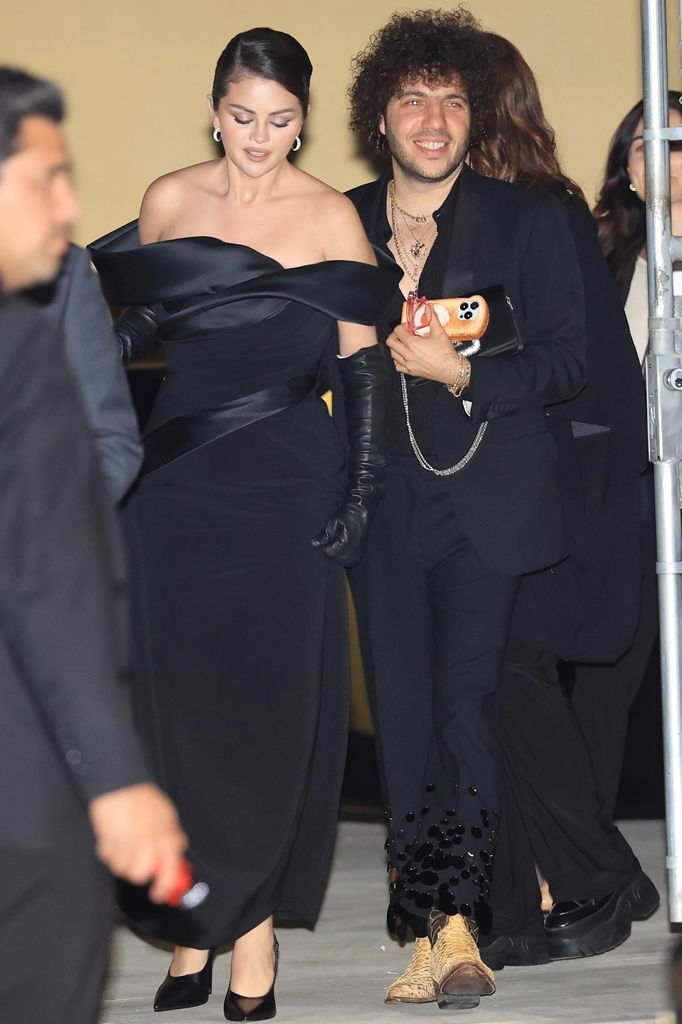 Selena Gomez y Benny Blanco llegando a la premiere en Los Ángeles
