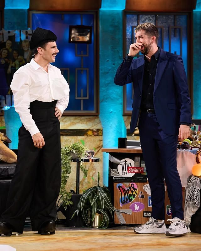 El artista charlando con David Broncano