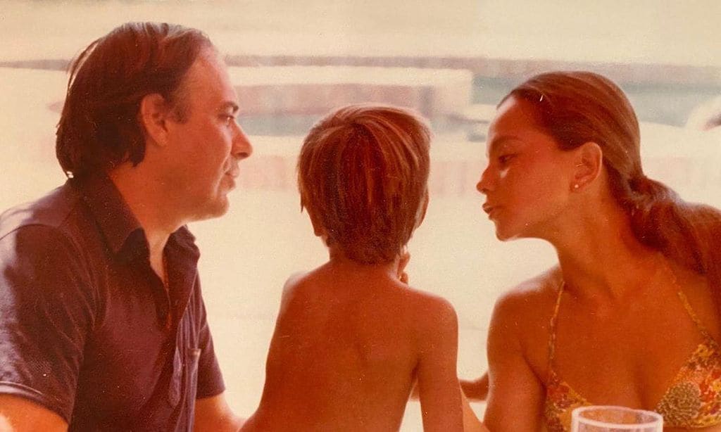 Enrique Iglesias con su madre Isabel Preysler y su padrastro, Carlos Falcó
