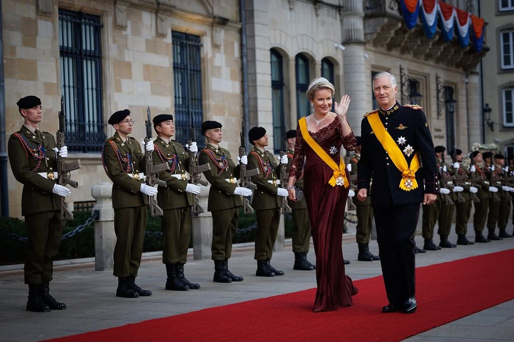 Los reyes belgas, Felipe y Matilda, en la cena de gala tras la abdicación del Gran Duque Enrique de Luxemburgo