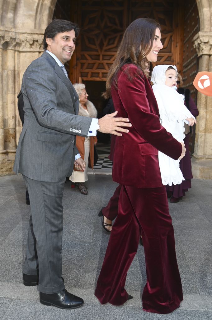 Fran y Lourdes con Nicolás en brazos