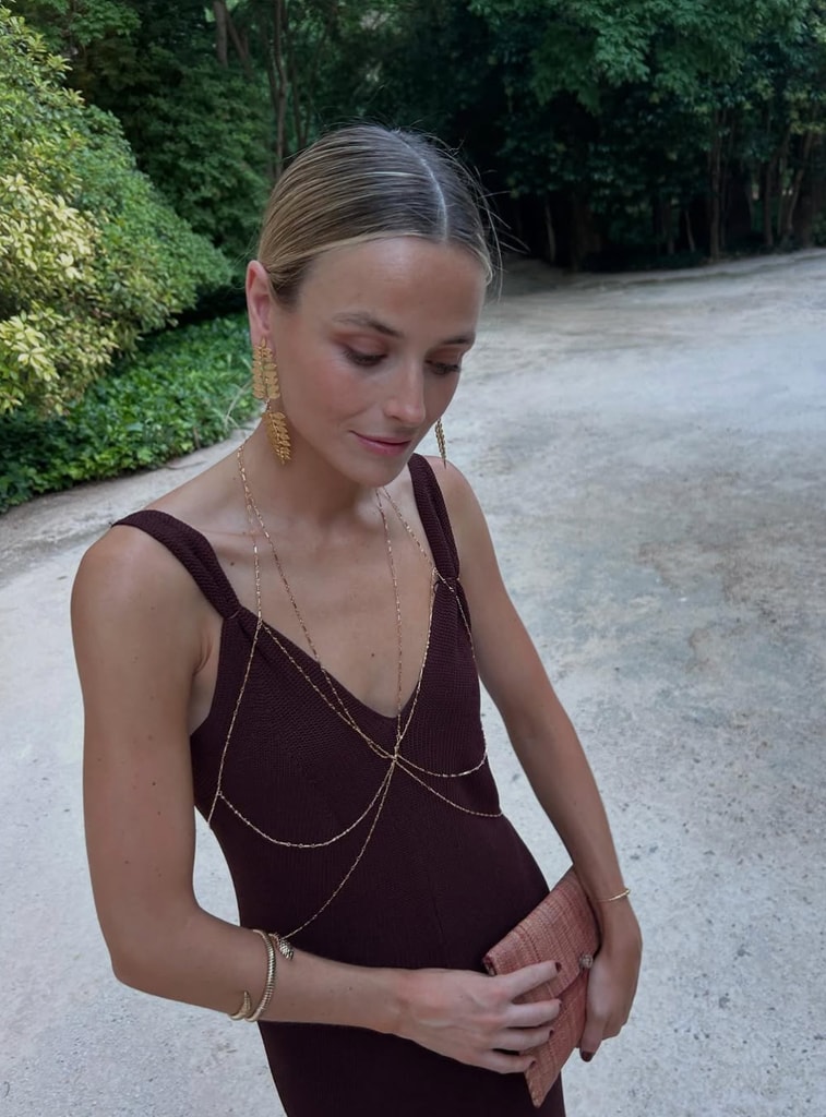 ¡HOLA! Fashion La invitada que nos ha conquistado con su look donde las joyas son las protagonistas