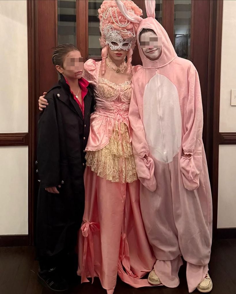 Shakira, con sus hijos Milan y Sasha en la fiesta de Halloween 2025