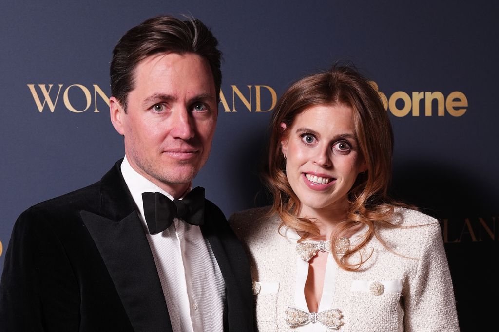 Beatriz de York y Edoardo Mapelli Mozzi  en una gala de Borne