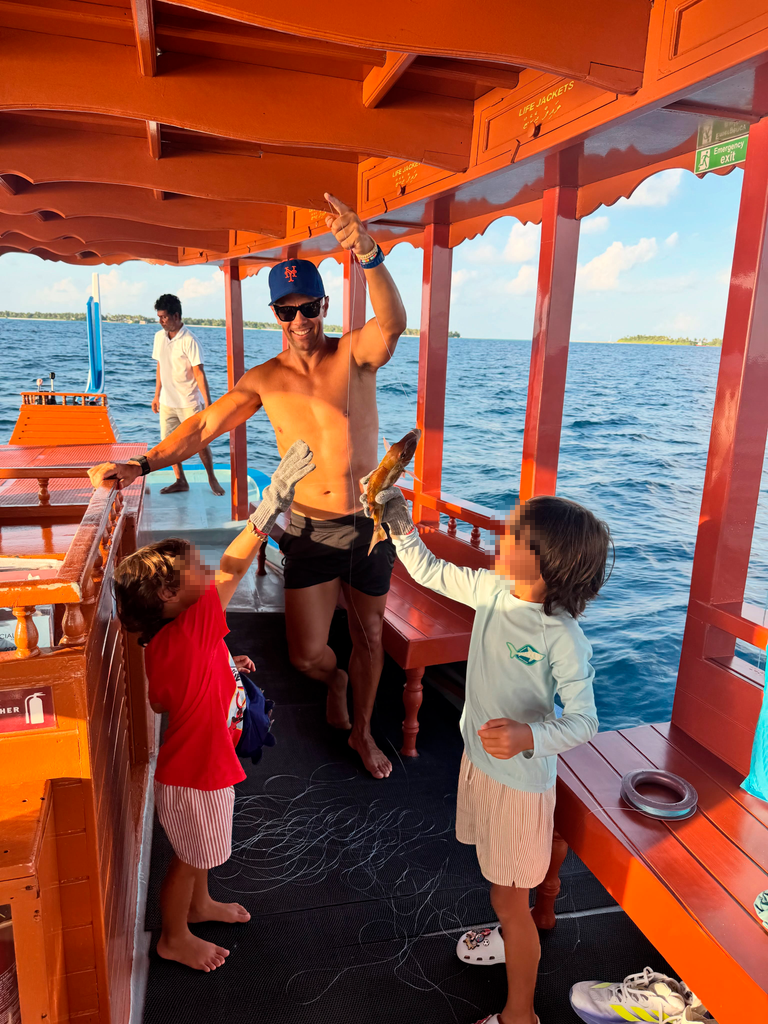 Fernando Verdasco con dos de sus hijos pescando