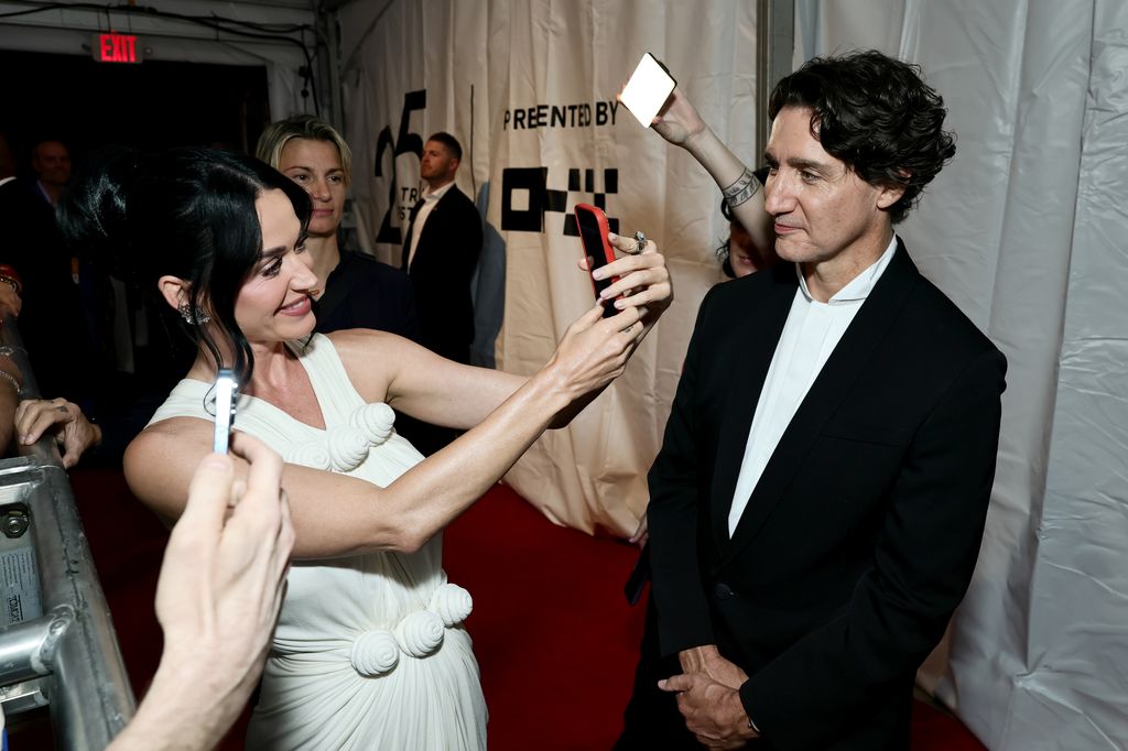 Katy Perry y Justin Trudeau hacen su primer posado sobre la alfombra roja