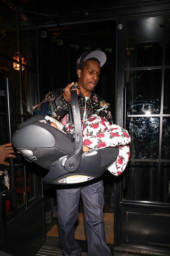 A$AP Rocky con su hija Riot Rose Mayers