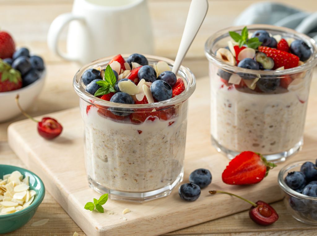 Los postres de avena y fruta de verano, gran opción como primera comida del día.