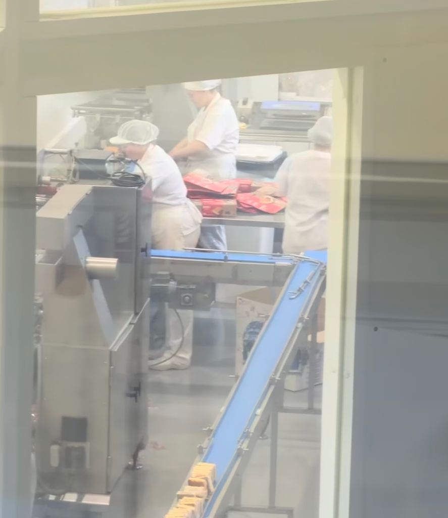 Proceso de elaboración y empaquetado de Sobaos Joselín