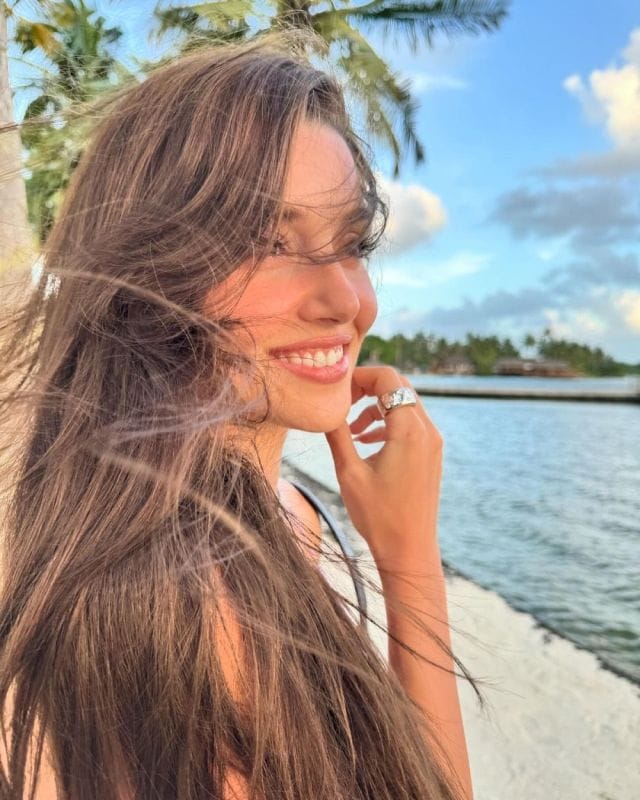 Hande Erçel ha recorrido medio mundo de la mano de su novio Hakan Sabanci